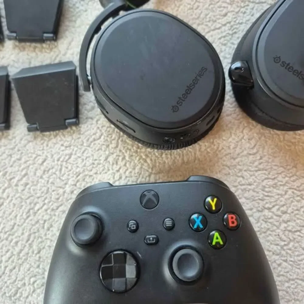 SteelSeries Arctis 9X Wireless Headset and Xbox Wireless Controller
